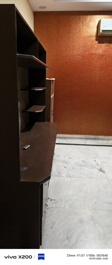 Furnished Amenities in 3 BHK Builder Floor at Lajpat Nagar – for Rent