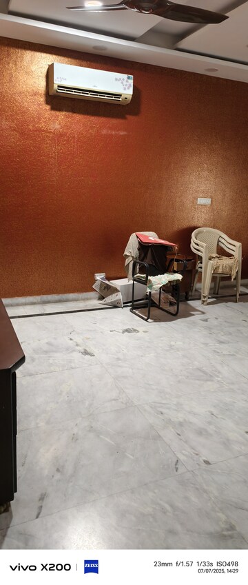 Parking in 3 BHK Builder Floor at Lajpat Nagar – for Rent