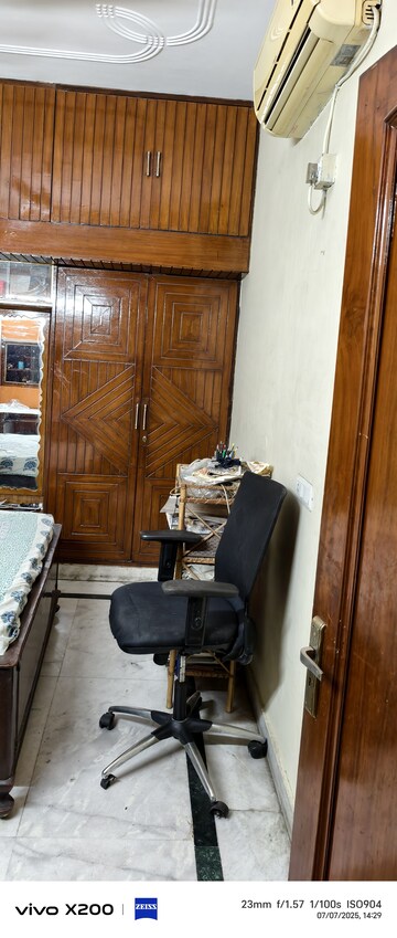 Furnished Amenities in 3 BHK Builder Floor at Lajpat Nagar – for Rent