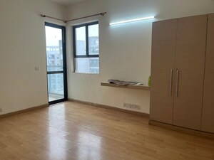 Room in 3 BHK Apartment at Unitech Uniworld Gardens, Sector 47 – for Sale