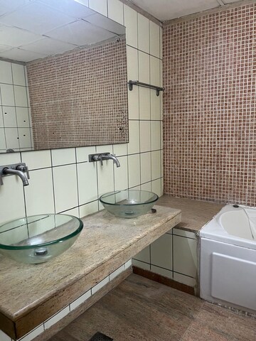 Bathroom in 3 BHK Apartment at Unitech Uniworld Gardens, Sector 47 – for Sale