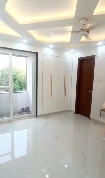 Room in 3 BHK Apartment at Sector 10 Dwarka – for Sale