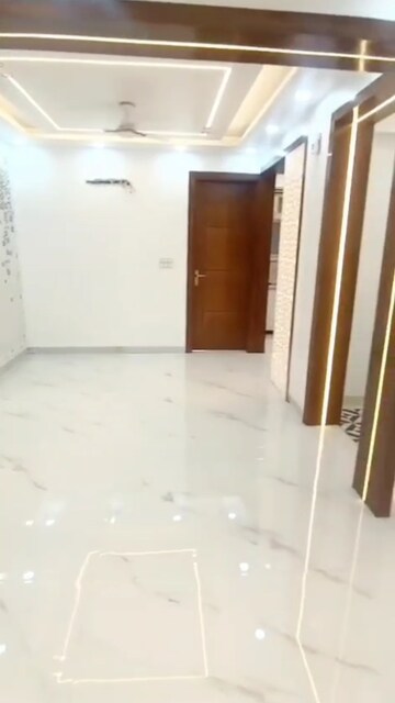 Room in 3 BHK Apartment at Sector 10 Dwarka – for Sale