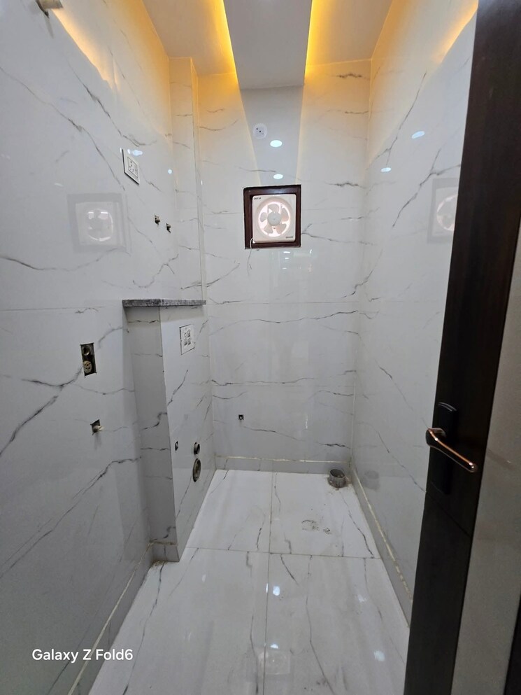 Bathroom, sa-homes-i 3.5 Bedroom 910 Sq.Ft. Builder Floor In Uttam Nagar Delhi 8926577