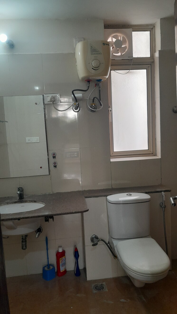 Bathroom, unitech-woodstock-floors 3 Bedroom 1800 Sq.Ft. Builder Floor In Sector 50 Gurgaon 8926579
