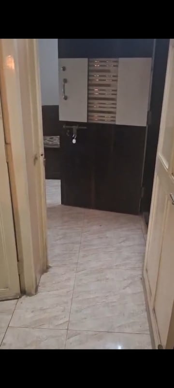 Room in 1 BHK Apartment at Nirmala Apartments Andheri West, Andheri West – for Rent
