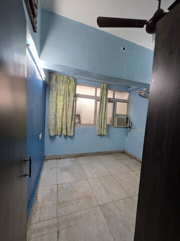 Room in 3 BHK Apartment at Bombay Taximens CHS, Lbs Marg – for Rent