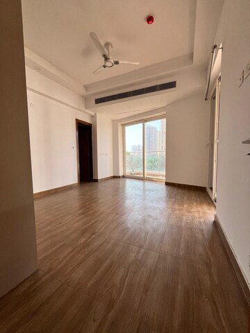 Room in 3 BHK Apartment at Supertech ORB, Sector 74 – for Rent