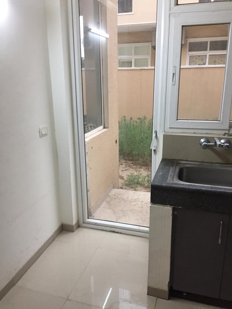 Bathroom, emaar-mgf-emerald-hills 4 Bedroom 1750 Sq.Ft. Builder Floor In Sector 65 Gurgaon 8926660