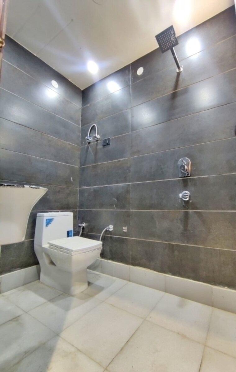 Bathroom, igi airport area 1 Bedroom 450 Sq.Ft. Apartment In Igi Airport Area Delhi 8926658