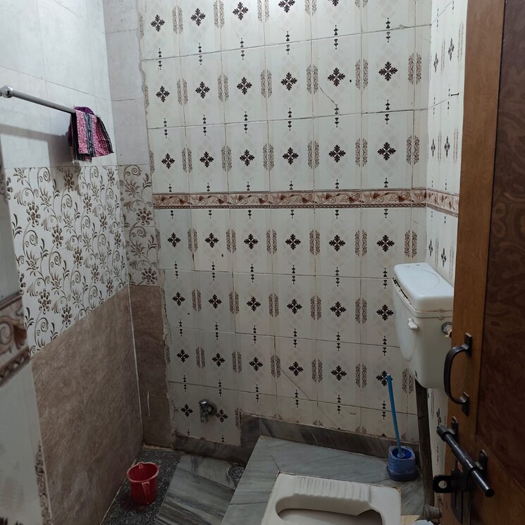 Bathroom, ansal-plaza-sector-23 3 Bedroom 161 Sq.Yd. Independent House In Carterpuri Village Gurgaon 8926670