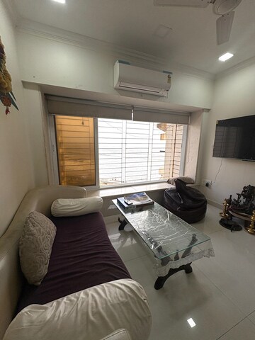 Master Bedroom in 2 BHK Apartment at Parag Mansion Chs , Andheri West – for Rent