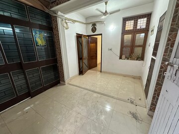 Room in 3 BHK Apartment at RWA Qutab Enclave, Katwaria Sarai – for Rent
