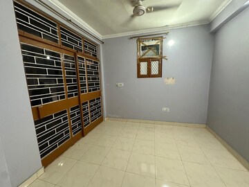 Room in 3 BHK Apartment at RWA Qutab Enclave, Katwaria Sarai – for Rent