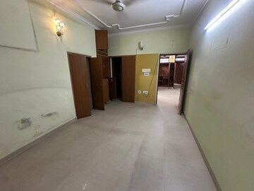 Room in 3 BHK Apartment at RWA Qutab Enclave, Katwaria Sarai – for Rent