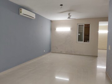 Room in 4 BHK Builder Floor at Emaar MGF Emerald Hills, Sector 65 – for Rent