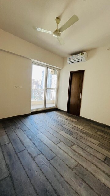 Room in 3.5 BHK Apartment at ABA Ivy County, Sector 75 – for Rent