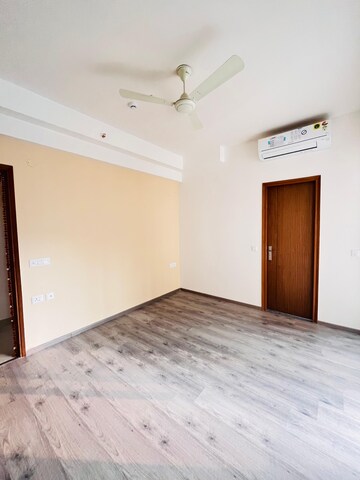 Room in 3.5 BHK Apartment at ABA Ivy County, Sector 75 – for Rent