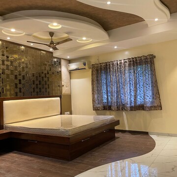 Room in 5 BHK Independent House at Mohan Nagar Co Op Society – for Rent