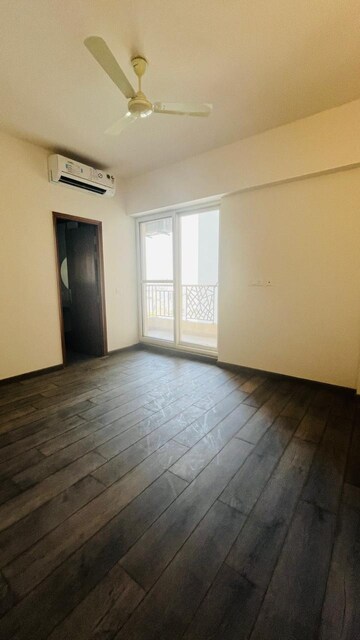 Room in 3 BHK Apartment at ABA Ivy County, Sector 75 – for Rent