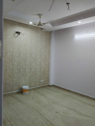 Room in 2.5 BHK Builder Floor at Ramesh Nagar – for Rent
