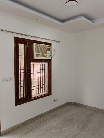 Room in 2.5 BHK Builder Floor at Ramesh Nagar – for Rent