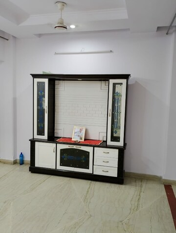 Room in 2.5 BHK Builder Floor at Ramesh Nagar – for Rent