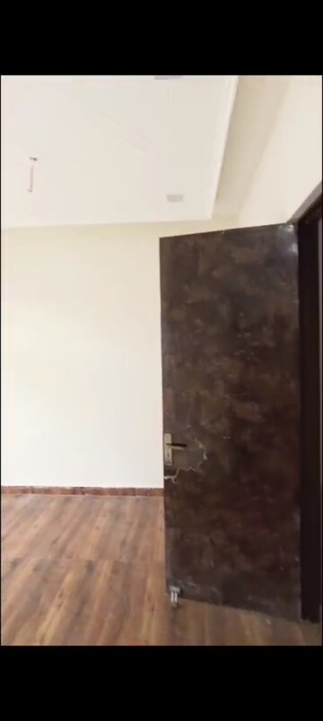 Furnished Amenities in 3 BHK Villa at Sector 12 Greater Noida – for Rent