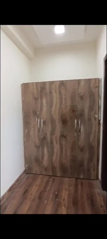 Furnished Amenities in 3 BHK Villa at Sector 12 Greater Noida – for Rent