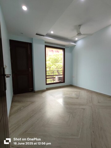 Room in 3 BHK Builder Floor at Saket – for Rent