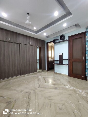 Room in 3 BHK Builder Floor at Saket – for Rent