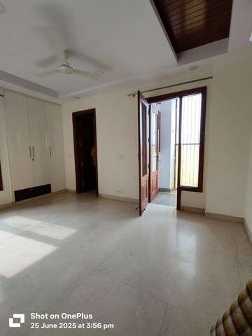 Room in 3 BHK Builder Floor at Saket – for Rent