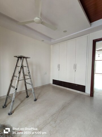 Room in 3 BHK Builder Floor at Saket – for Rent
