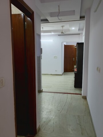 Building Lobby in 2.5 BHK Builder Floor at Mansarover Garden – for Rent