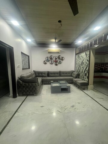 Living Room in 2.5 BHK Builder Floor at Mansarover Garden – for Rent