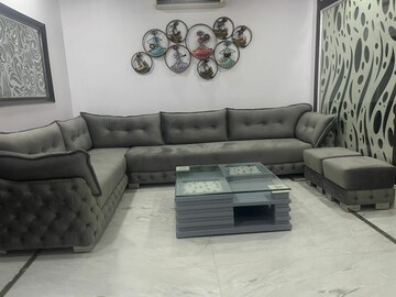 Living Room in 2.5 BHK Builder Floor at Mansarover Garden – for Rent