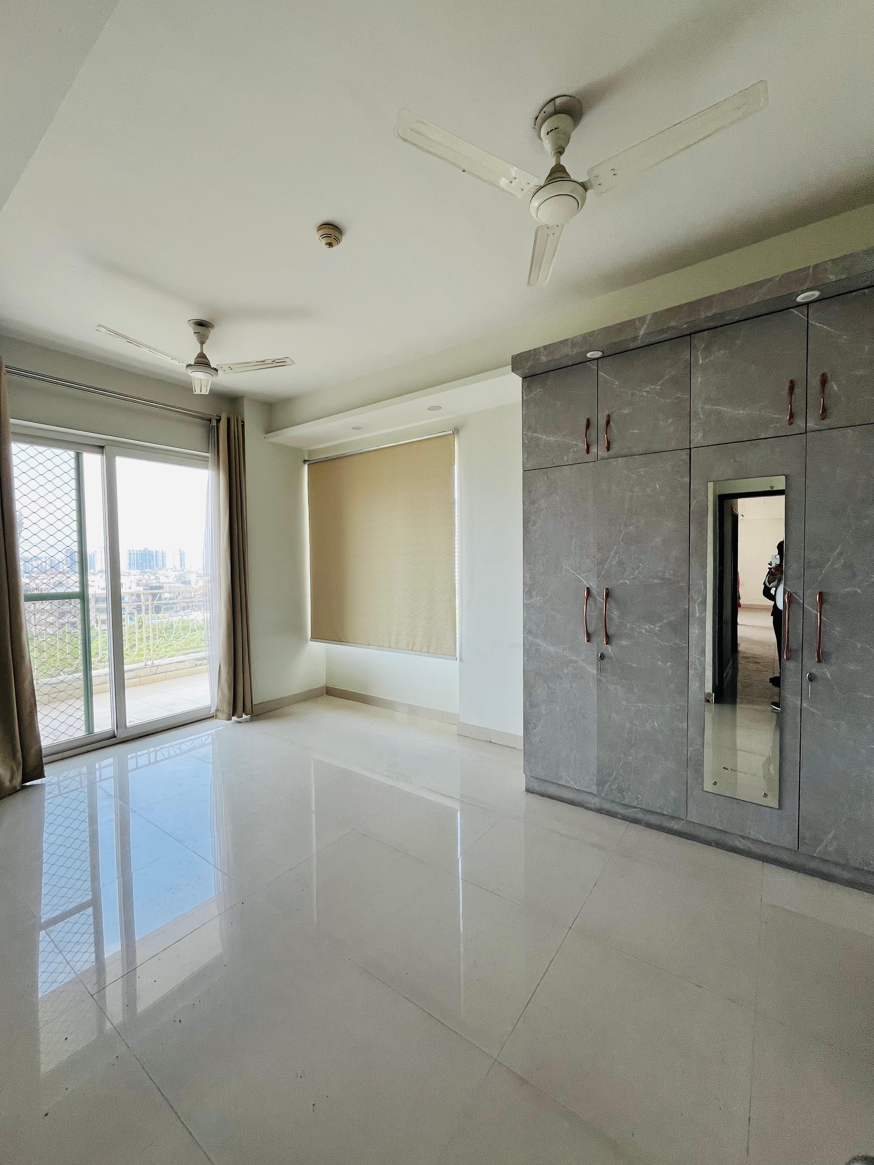 3 BHK + Pooja Room Apartment For Sale in Mahagun Mirabella