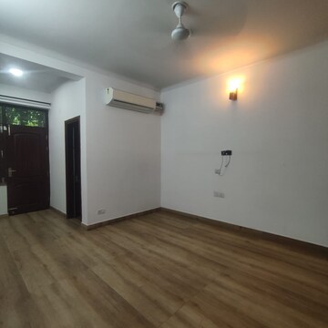 Room in 3.5 BHK Builder Floor at Sector 49 – for Rent