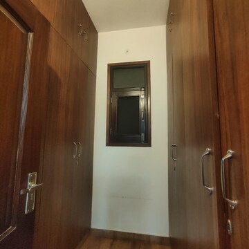 Furnished Amenities in 3.5 BHK Builder Floor at Sector 49 – for Rent