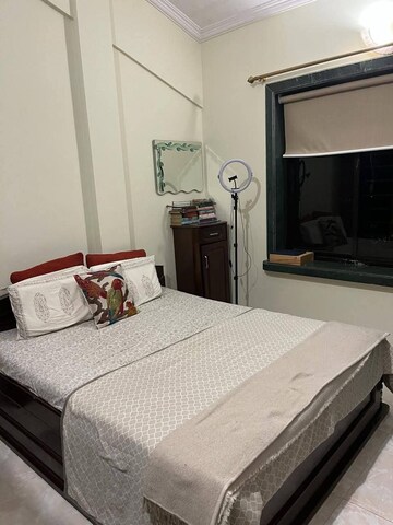 Bedroom in 2 BHK Apartment at Utkarsh CHS Prabhadevi, Prabhadevi – for Rent