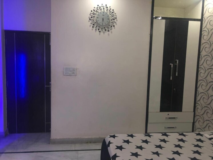 Room, kirti nagar 3.5 Bedroom 1350 Sq.Ft. Builder Floor In Kirti Nagar Delhi 8926790