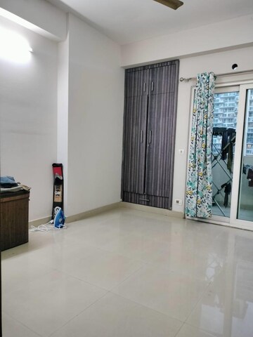 Living Room in 2.5 BHK Apartment at Mahagun Moderne, Sector 78 – for Rent