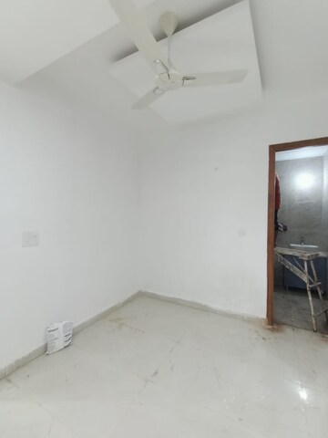 Room in 3 BHK Builder Floor at Palam Vihar Residents Association, Palam Vihar – for Rent