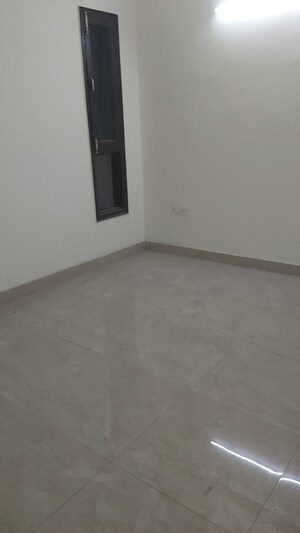 Furnished Amenities in 2.5 BHK Builder Floor at Mayur Vihar – for Sale
