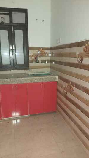 Furnished Amenities in 2.5 BHK Builder Floor at Mayur Vihar – for Sale