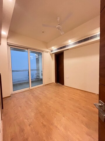 Room in 3.5 BHK Apartment at Mahagun Mezzaria, Sector 78 – for Rent