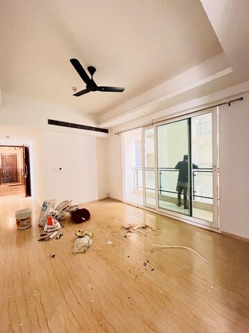 Room in 3.5 BHK Apartment at Mahagun Mezzaria, Sector 78 – for Rent