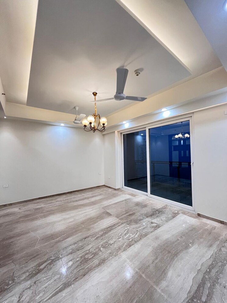 Room, mahagun-mezzaria 4 Bedroom 3525 Sq.Ft. Apartment In Sector 78 Noida 8926860