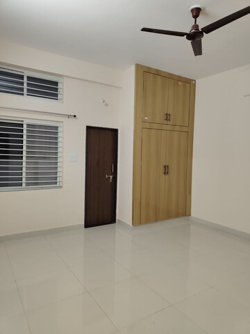 Room in 3.5 BHK Villa at Railway Colony – for Rent