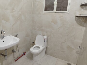 Bathroom in 3.5 BHK Villa at Railway Colony – for Rent